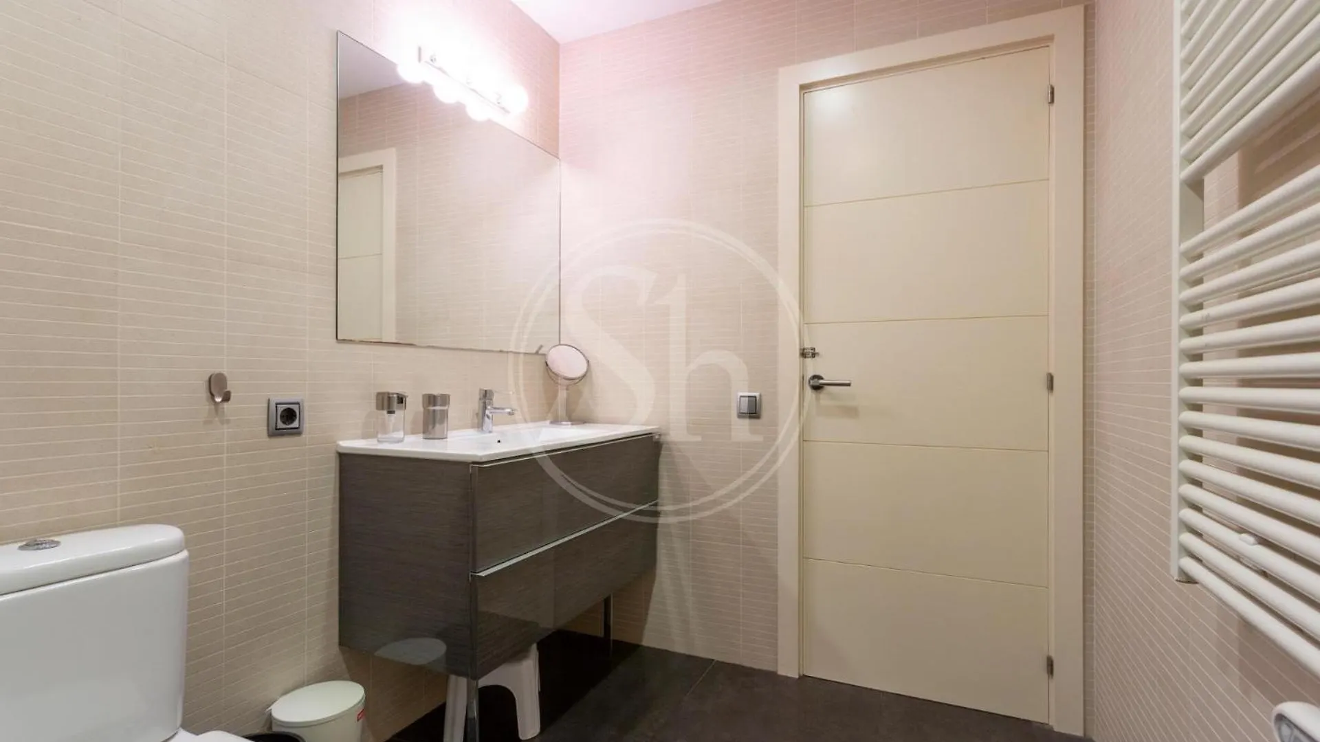 Comodo Apartamento En El Eixample Barcelona