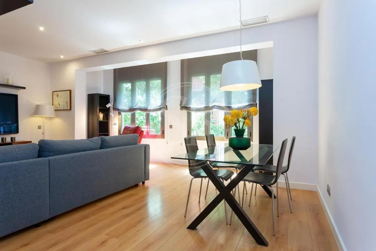 Comodo Apartamento En El Eixample Barcelona Apartment